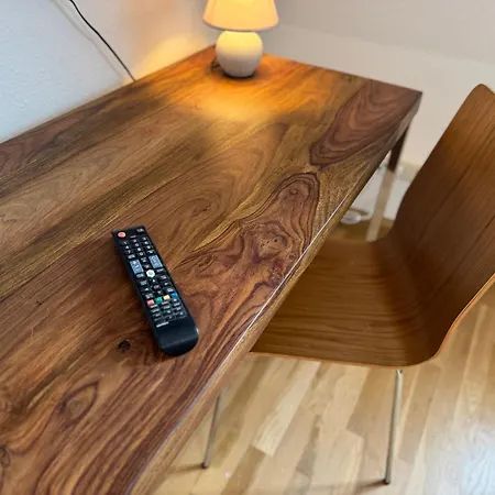 Apartmenthaus Weimarblick - Gratis Stellplätze - Wlan - Smarttv - Zentral In Apartment *