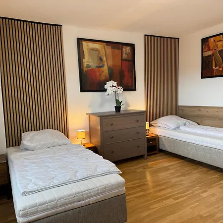 Appartamento Apartmenthaus Weimarblick - Gratis Stellplaetze - Wlan - Smarttv - Zentral In *