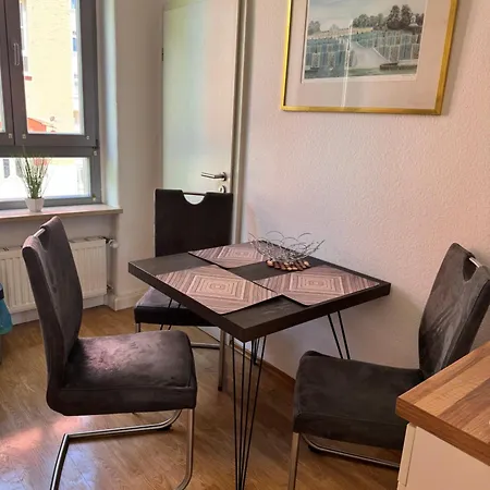 Apartmenthaus Weimarblick - Gratis Stellplaetze - Wlan - Smarttv - Zentral In Apartment